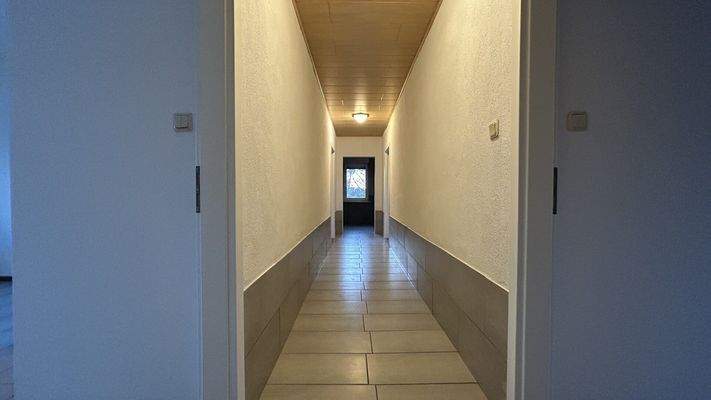 12 - Flur Pension OG