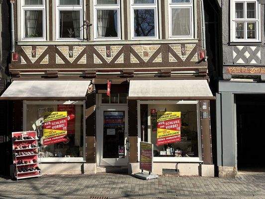 2 große Schaufensterflächen