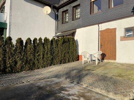 Platz hinter dem Haus 