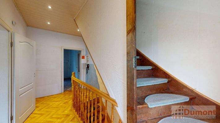 Flur Zimmer OG Mitteleingang