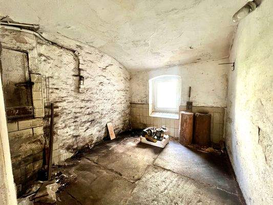 Zimmer Erdgeschoss Holzlager