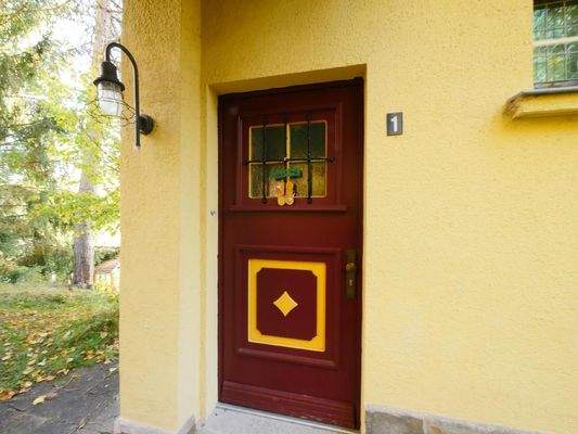  Nummer 1 - Rekonstruierte HAUSTÜR