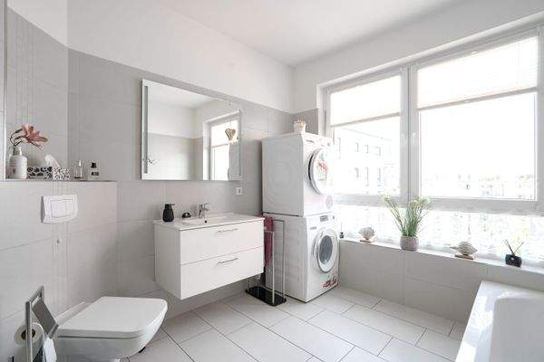 Bad (Waschmaschine auch im eigenen Keller mgl.)