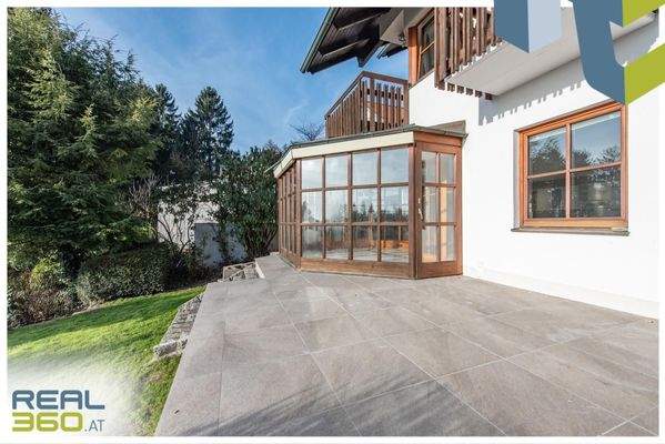 Terrasse vor Wintergarten