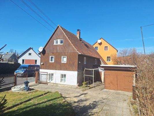 Einfahrt, Brunnen, Garage