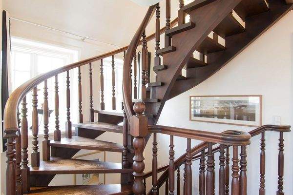 Schicke Treppe ins OG.jpg