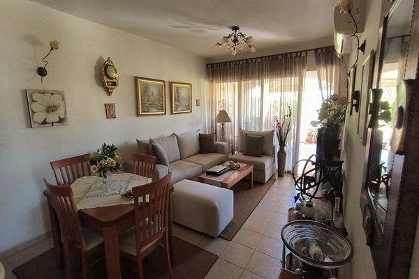 Kreta, Pirgos Psilonerou: Schönes Haus in toller Anlage in Strandlage zu verkaufen