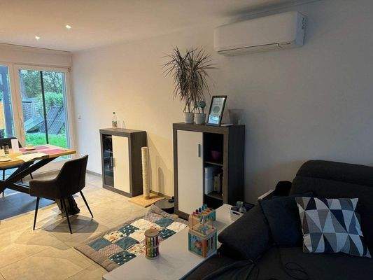 ...Wohn-/ Essbereich mit Klimaanlage