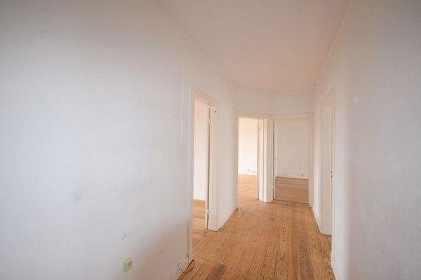 ... und hier empfangen Sie Ihre Gäste im weitreichenden Flur