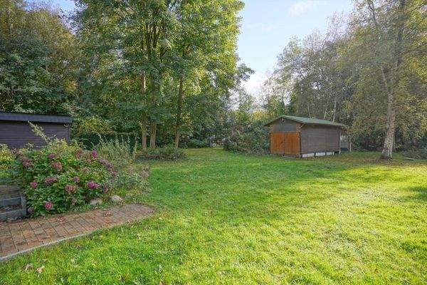 Garten, blick auf Garage