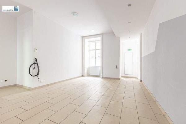 Vorraum / Empfang (ca. 46,30 m²) - Zugang von Stiege 1 (Haupteingang)