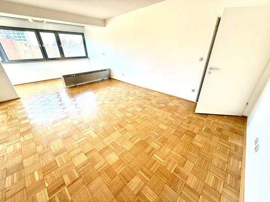 In Ihrem Wohnzimmer mit Wintergarten