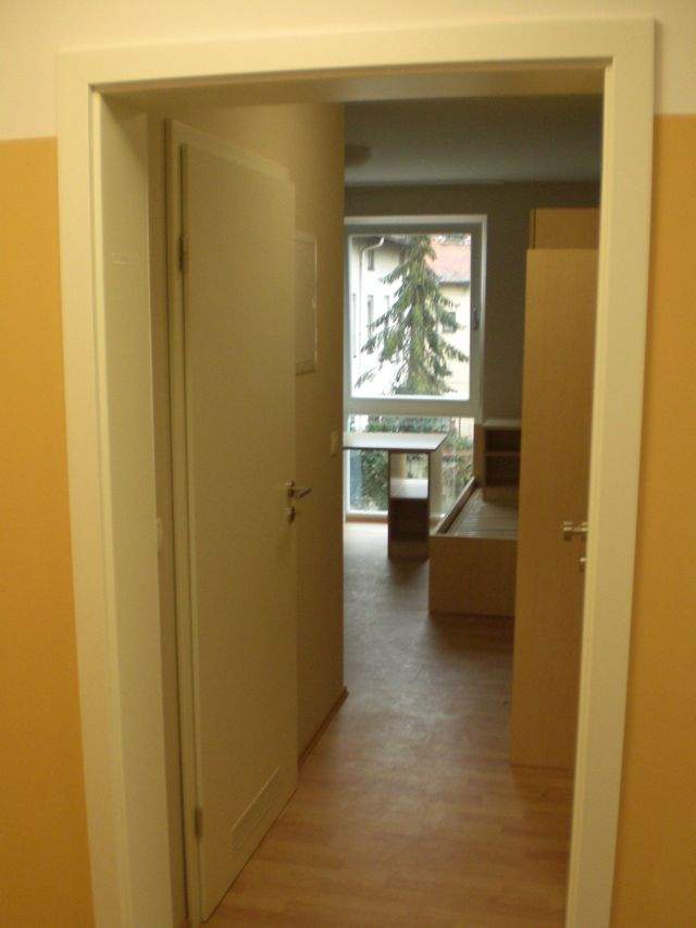 Studentenwohnanlage sucht einen neuen Mieter! Möbliertes Studenten 1-Zimmer-Dachgeschoss-Appartment in der Universit... - Foto 2
