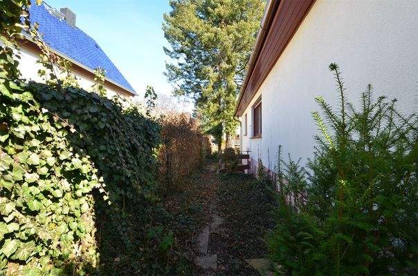 Durchgang zum Baugrundstück