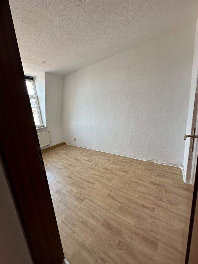 Helle 2 Raum Wohnung Dachgeschoss Wilkau-Haßlau ab sofort zu vermieten - Photo 1