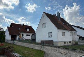 Zwei Wohnhäuser in Wettstetten