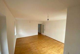 Wohnzimmer aus Leseecke gesehe