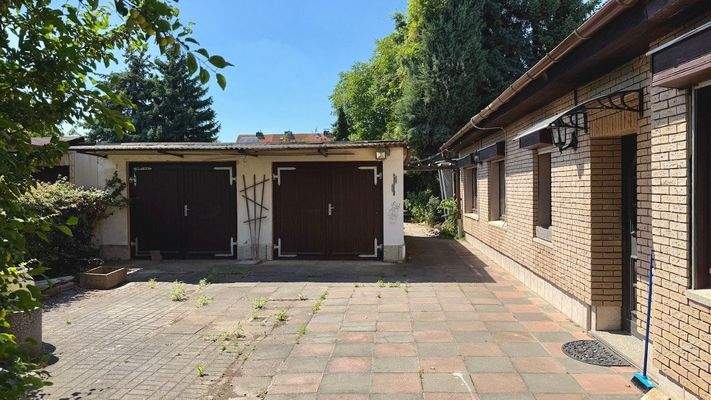 Garagen im Hofbereich