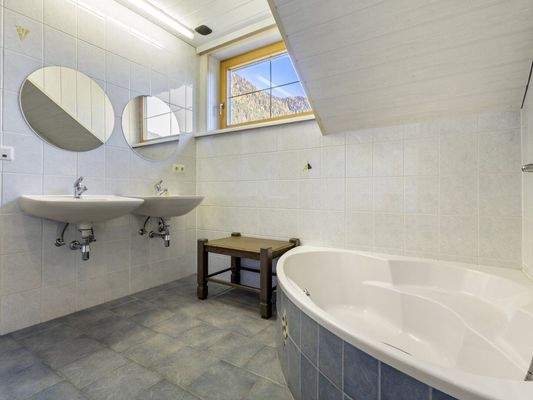 Schönes 260m² Mehrfamilienwohnhaus mit 4 Wohnungen am Weißensee mit Seeblick und Seenähe in TOPLAGE - auch Teilbar!