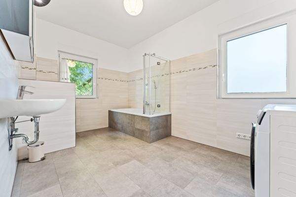 Badezimmer im OG.JPG