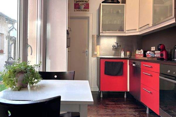 Die Küche mit tollem Holzboden