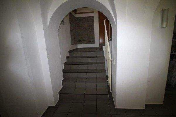 Treppenaufgang zu den Hotelzimmern (2)