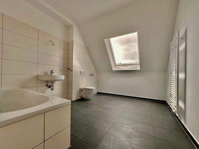 Sanierte 4-Raum-Maisonettewohnung mit Dachterrasse - Photo 5