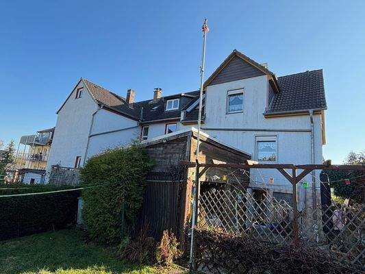 Rückseite mit Gartenschuppen