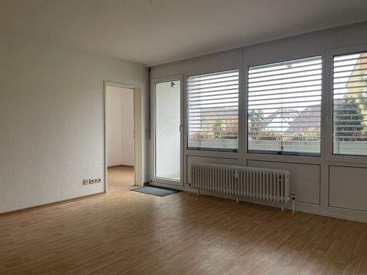 Wohnzimmer mit Zugang ins Schlafzimmer