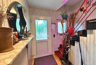 Eingangsbereich mit Treppenaufgang 