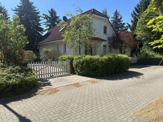 Straßenansicht-Auffahrt