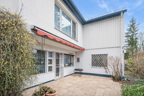 SEITLICHE HAUSANSICHT