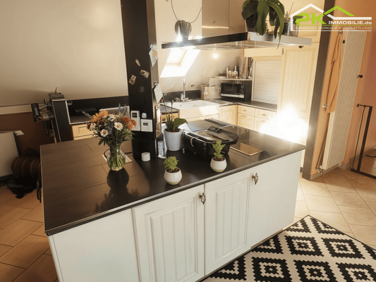 Küche mit Kochinsel