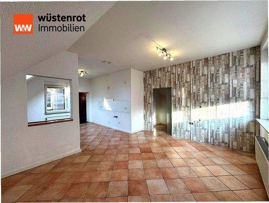 Wohnzimmer mit angrenzendem Zusatzräumen