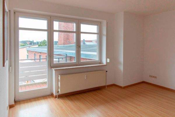 Wohnzimmer mit Balkon