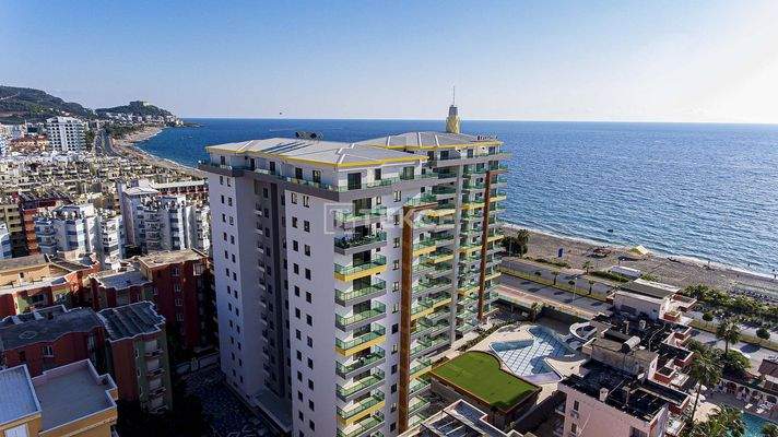 Beachfront Property in a Complex with Pool in Mahmutlar Alanya