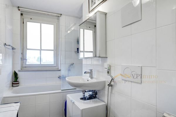 Wannenbad mit Fenster