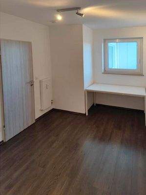 Das Schlafzimmer, mit Tisch