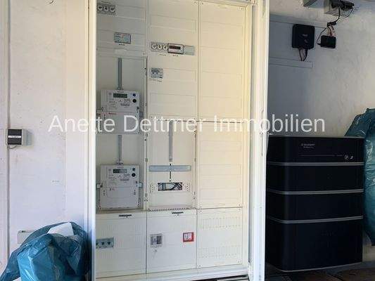 Schaltschrank für Nebengebäude und Batterie