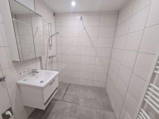 Badezimmer (2022 neu saniert)