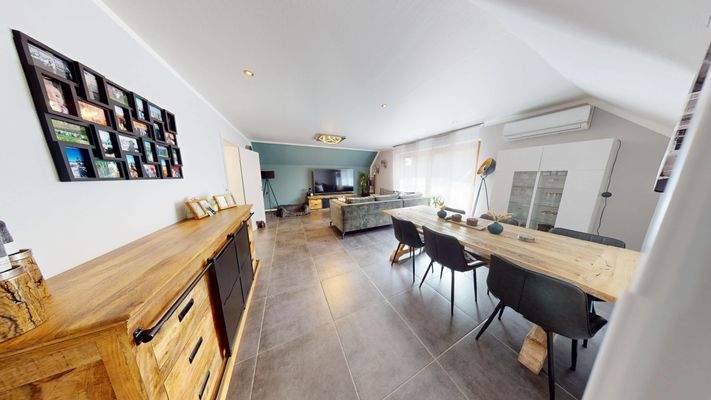 Wohnzimmer / Esszimmer