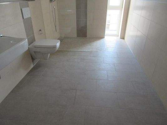 Bad mit ebenerdiger Dusche