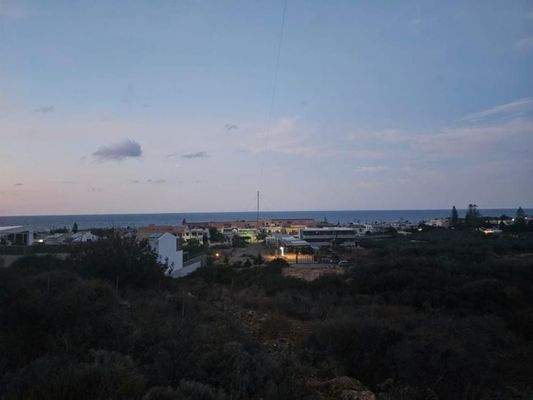 Kreta, Sisi: Gruppe benachbarter Grundstücke mit Meerblick zu verkaufen