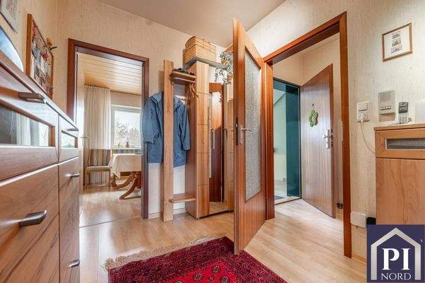 Vorflur und Flur mit Zwischentür