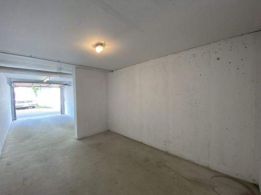 Garage mit zusätzlichem Abstellplatz für Motorrad, Hänger, Fahrräder etc.