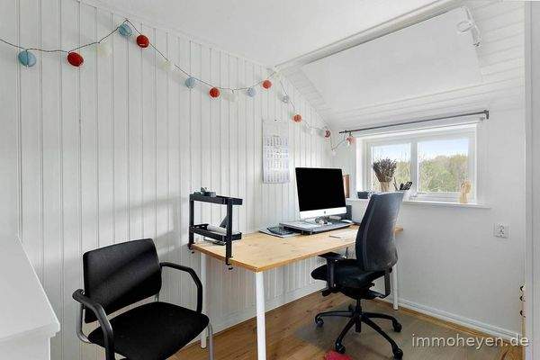 vormals Büro/ jetzt Schlafzimmer Kind im Obergeschoss