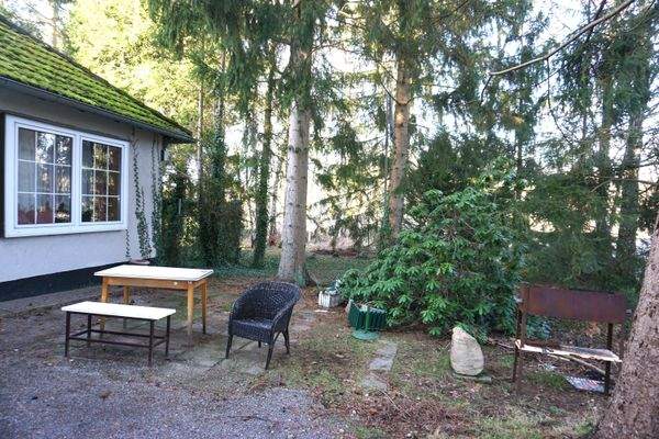 Sitzgelegenheit vor dem Haus