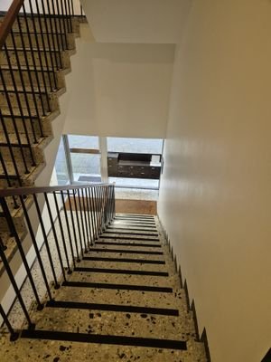 Treppenhaus nach unten.jpg