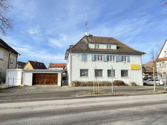 Seitlicher Hauseingang+Garage