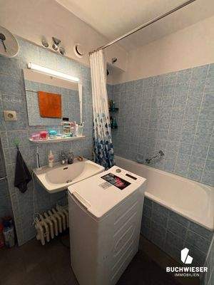 Badezimmer mit Wanne